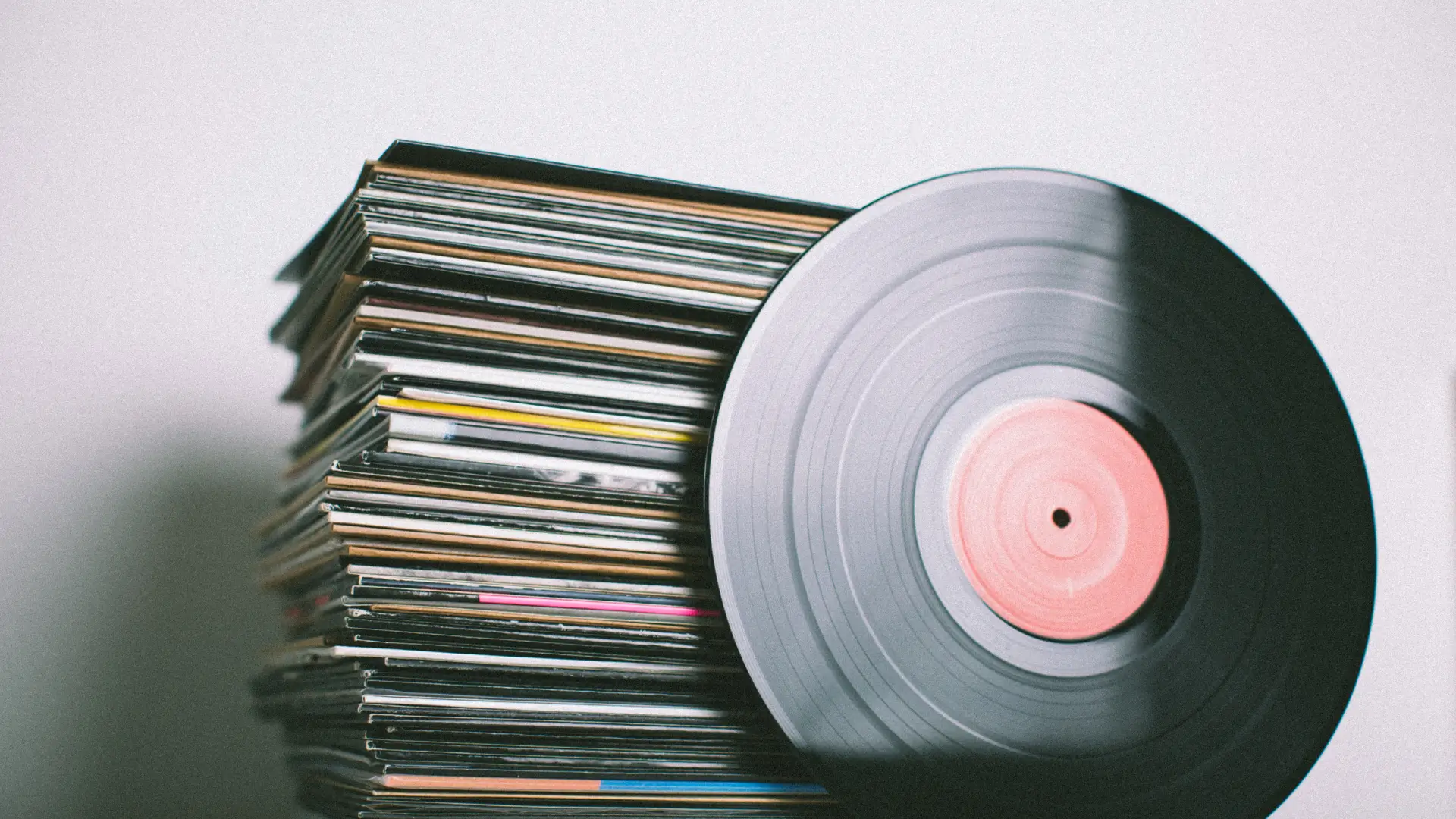 Read more about the article The Golden Age of Vinyl: How Records Became Iconic